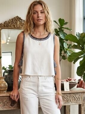 Storia white crochet trim tassel sleeveless top size medium